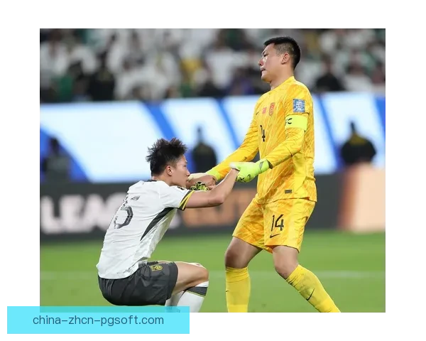 中国男足世预赛客场绝平泰国惊险晋级18强展现拼搏精神